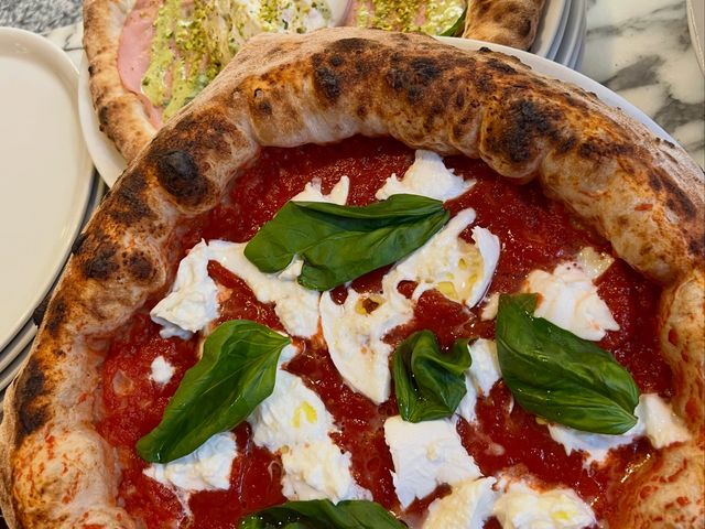 Queen Bufala  pizzeria Napolitaine 