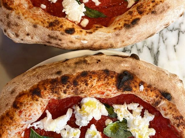 Queen Bufala  pizzeria Napolitaine 