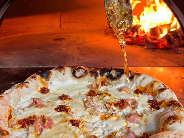 Queen Bufala  pizzeria Napolitaine 